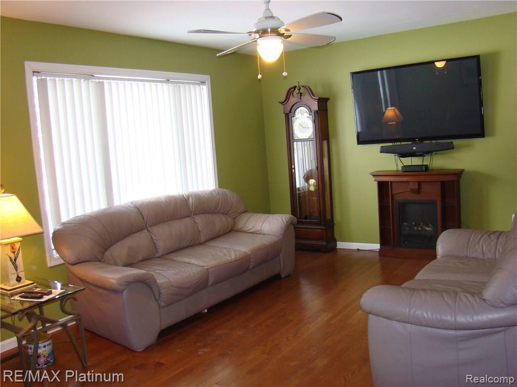10077 West Stanley Road Flushing, MI 48433 - Photo 5 of 27