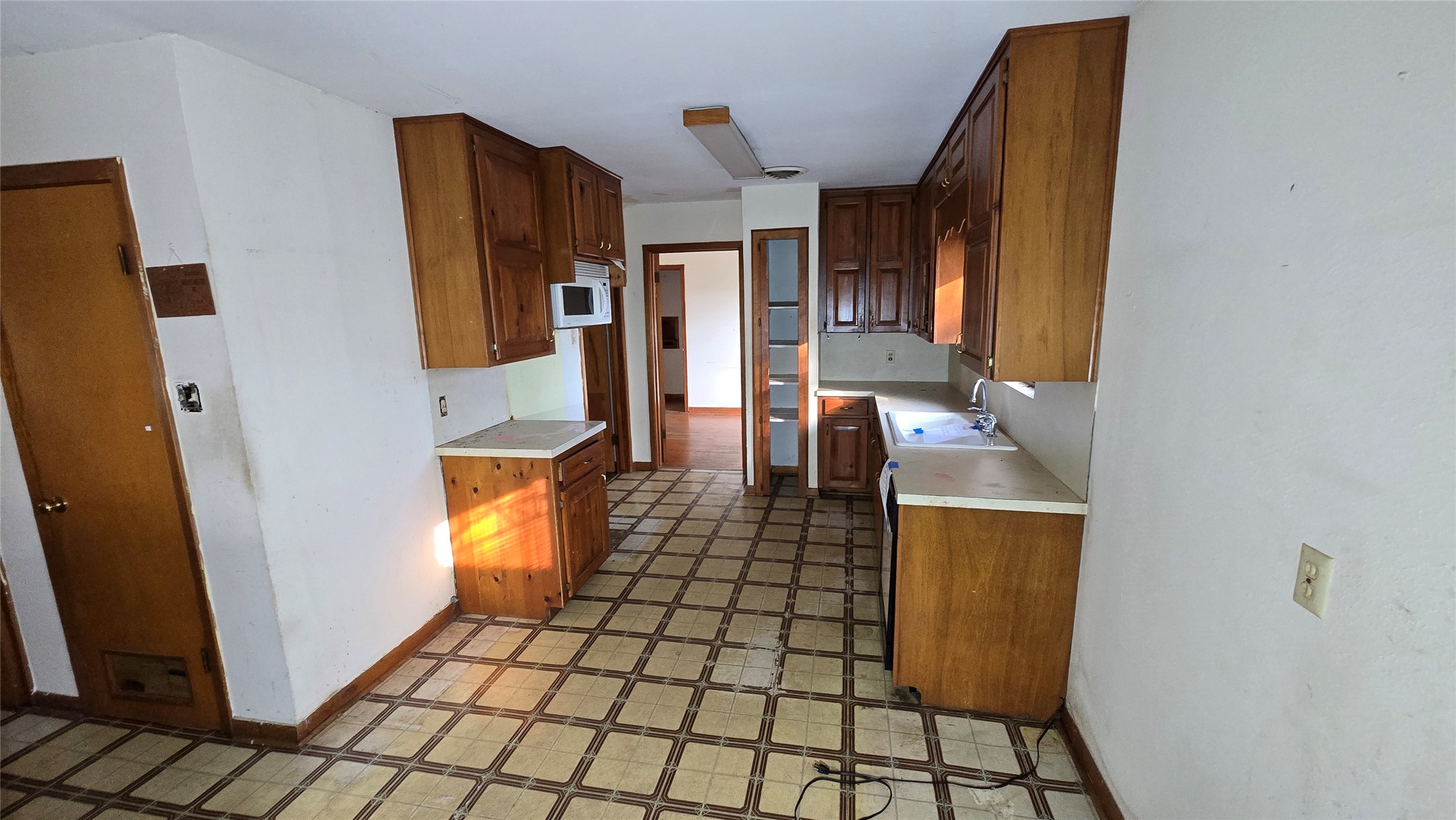103 Long Drive Baytown, TX 77521 - Photo 11 of 21 a view of bathroom