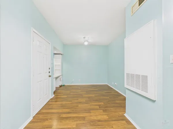 a view of a big room with closet and windows