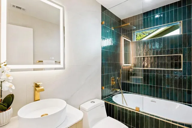 $575,000 | 7010 Meadow Run, Austin, TX 78745