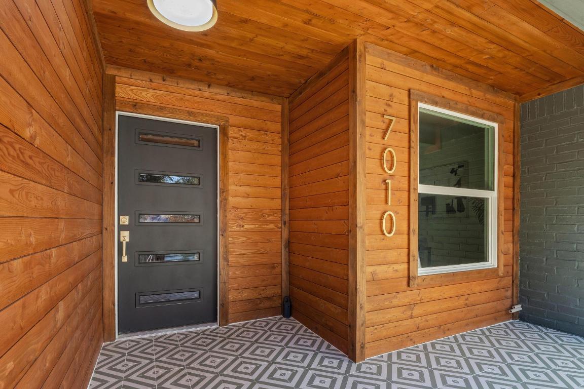 7010 Meadow Run Austin, TX 78745 - Photo 22 of 26 Doorway to property