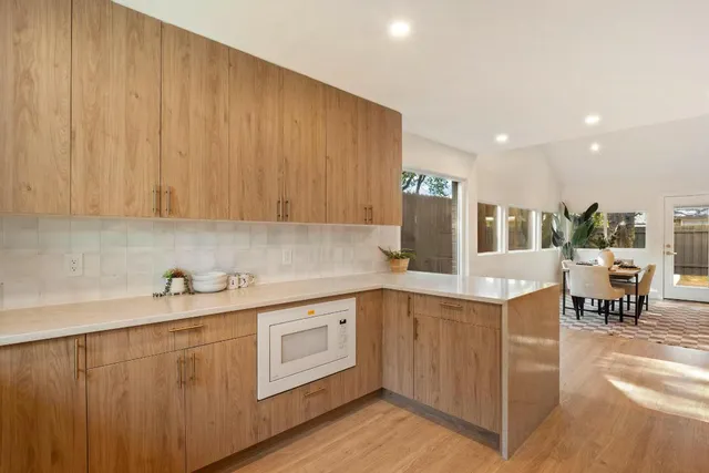 $575,000 | 7010 Meadow Run, Austin, TX 78745