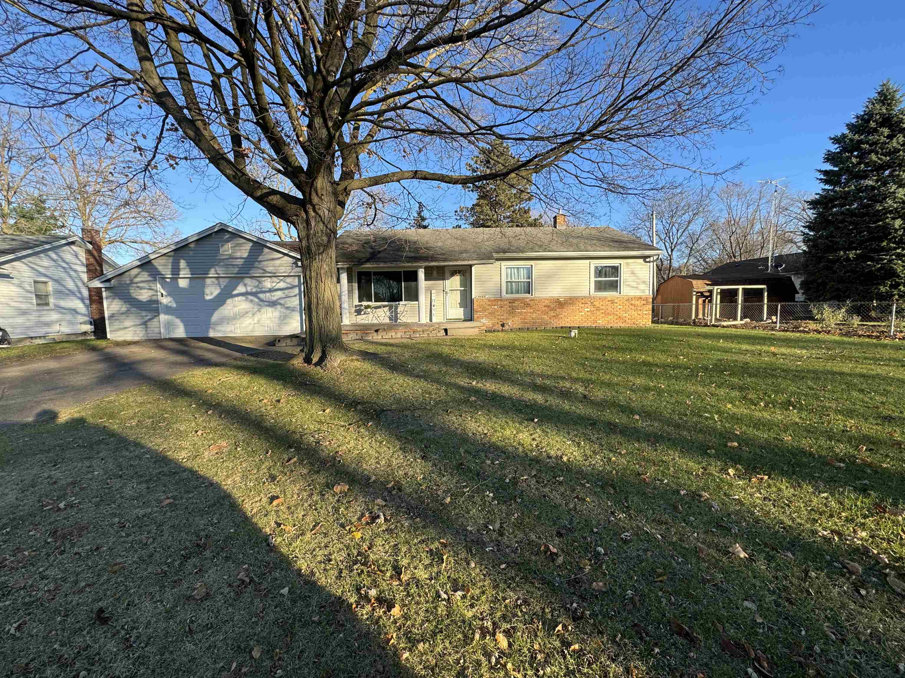 4485 Old Carriage Road Flint, MI 48507 - Photo 2 of 25 50130665-d1869e33-fa0d-44d6-b0fc-c956a88f66a5.JPG