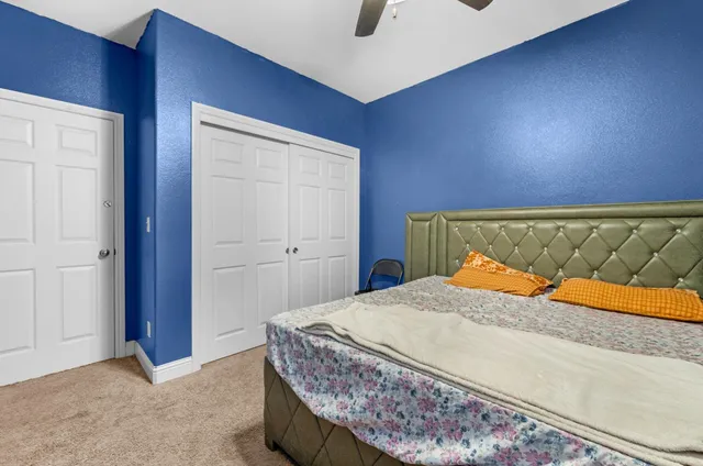 a en suite bathroom with a toilet