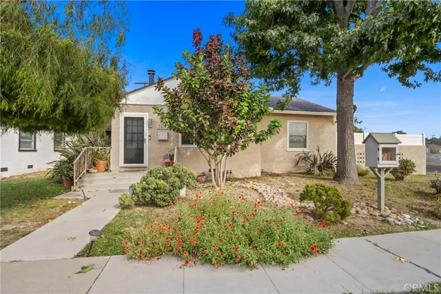 $1,225,000 | 2400 Quincy Avenue, Long Beach, CA 90815