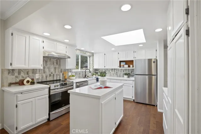 $1,225,000 | 2400 Quincy Avenue, Long Beach, CA 90815