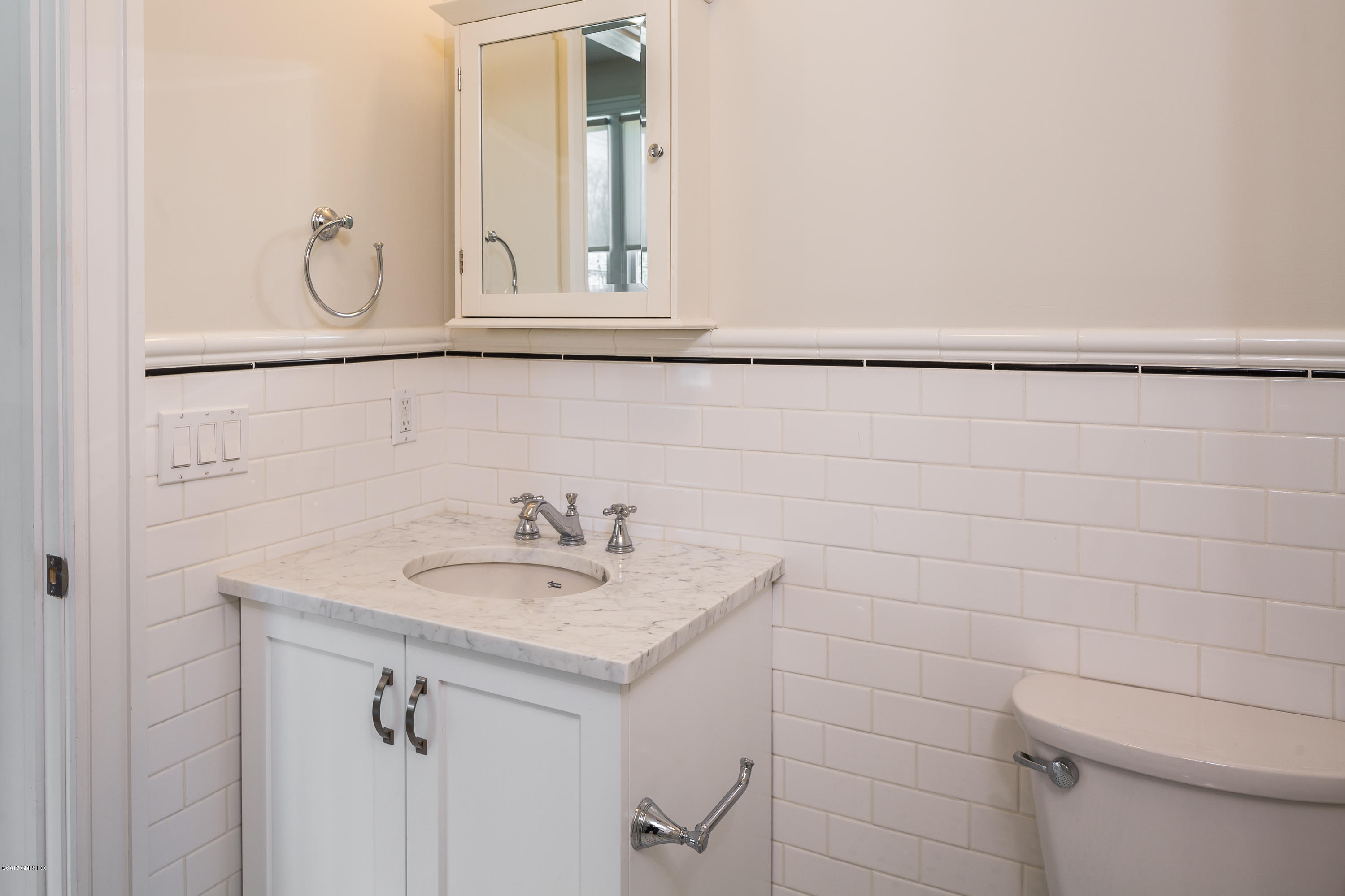 1191 East Putnam Avenue, Unit 3 Riverside, CT 06878 - Photo 6 of 12 Bathroom 1
