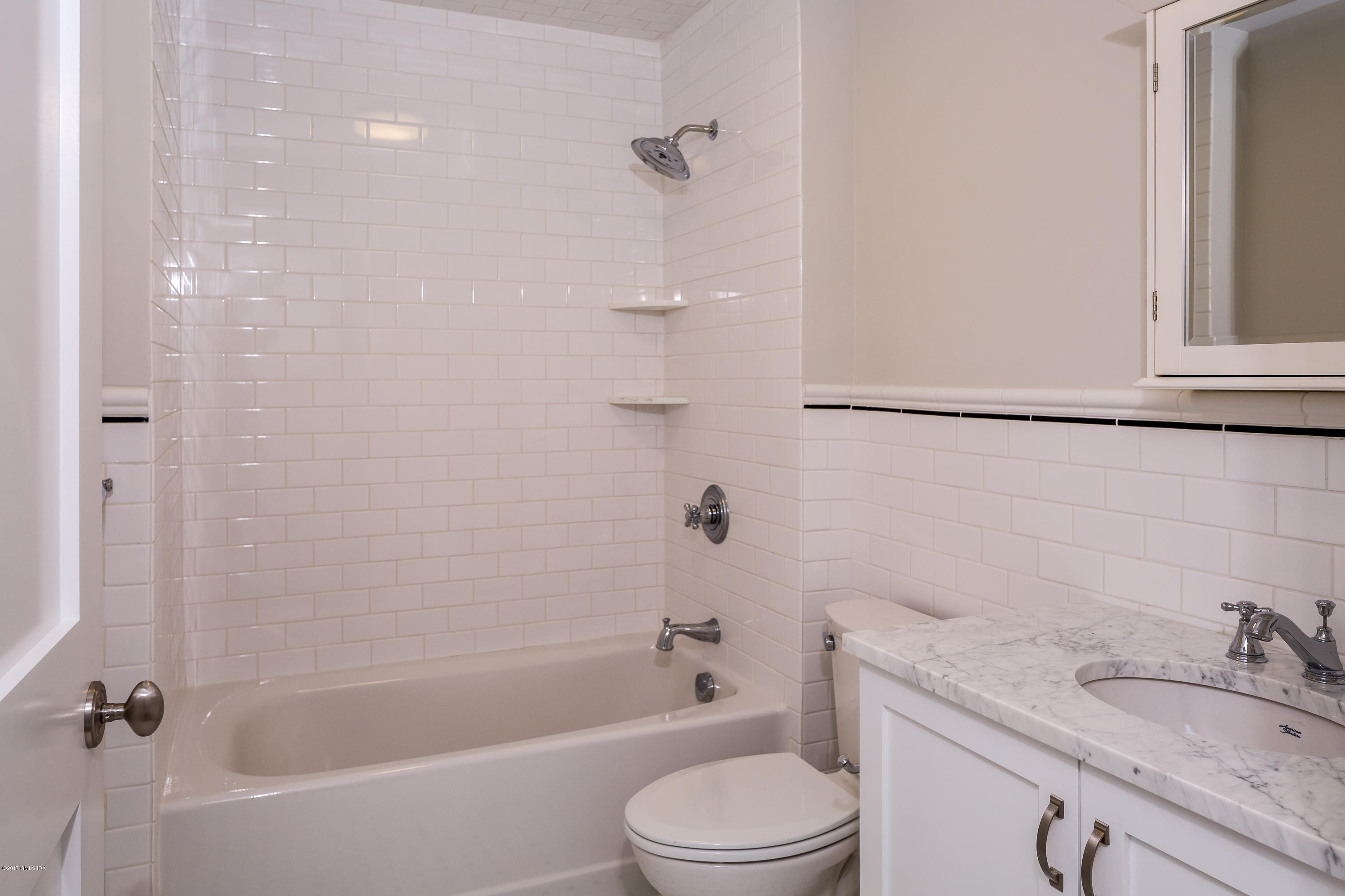 1191 East Putnam Avenue, Unit 3 Riverside, CT 06878 - Photo 8 of 12 Bathroom 2