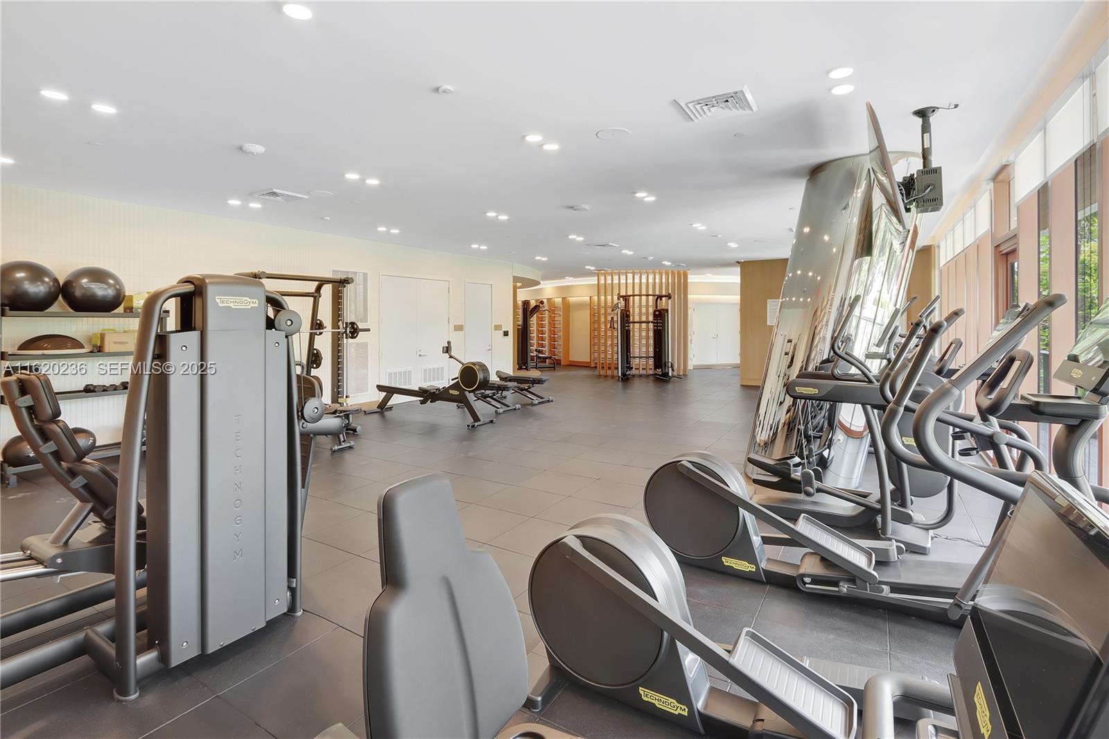 2678 Tigertail Avenue, Unit 515 Miami, FL 33133 - Photo 25 of 43