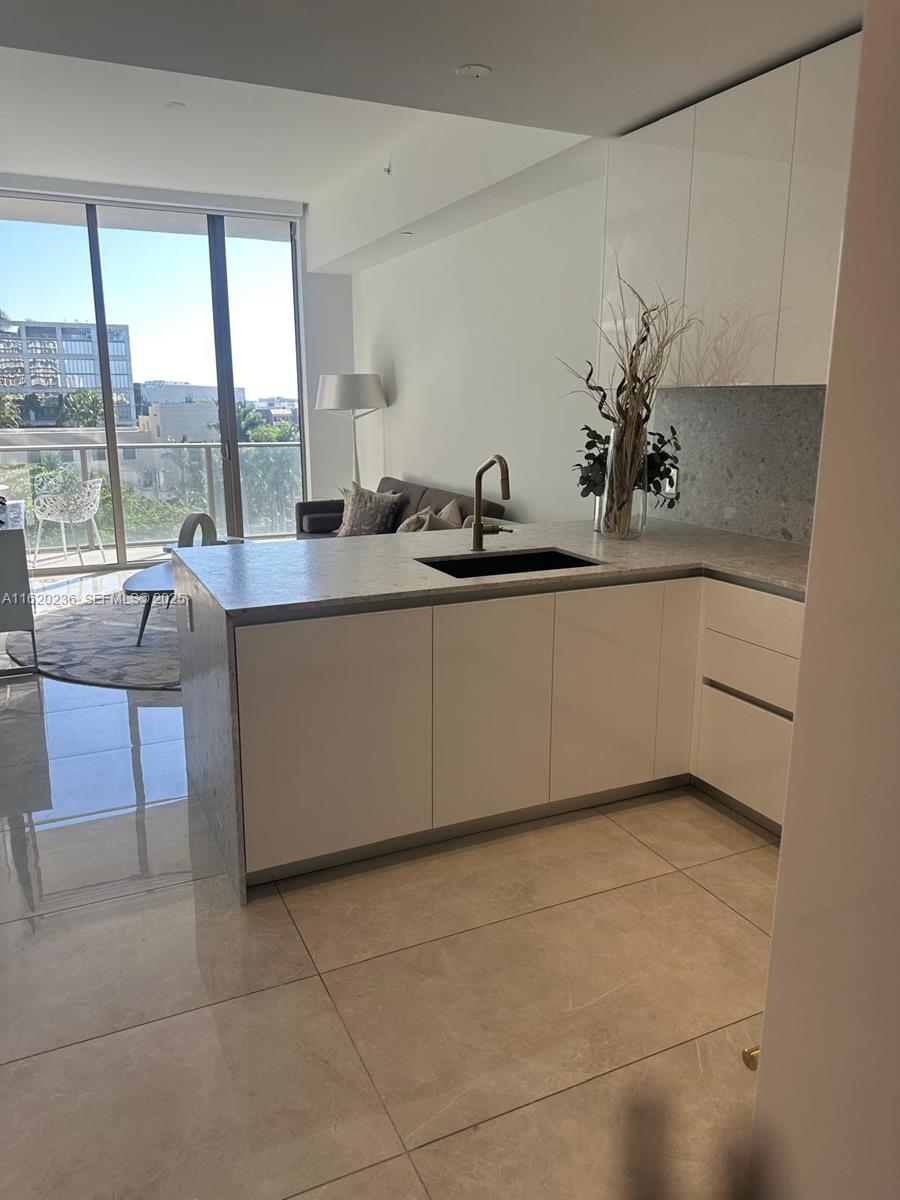 2678 Tigertail Avenue, Unit 515 Miami, FL 33133 - Photo 4 of 43