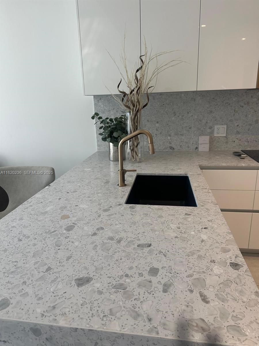 2678 Tigertail Avenue, Unit 515 Miami, FL 33133 - Photo 5 of 43