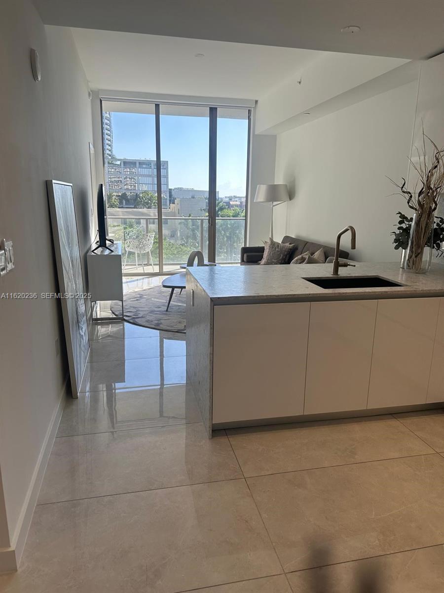 2678 Tigertail Avenue, Unit 515 Miami, FL 33133 - Photo 8 of 43