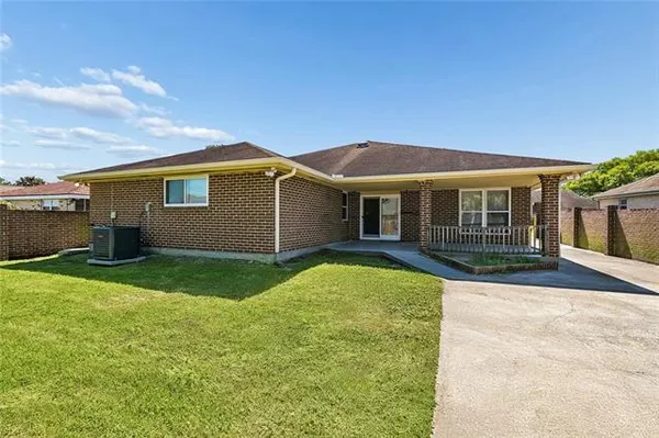 $275,000 | 2248 Stall Drive, Harvey, LA 70058