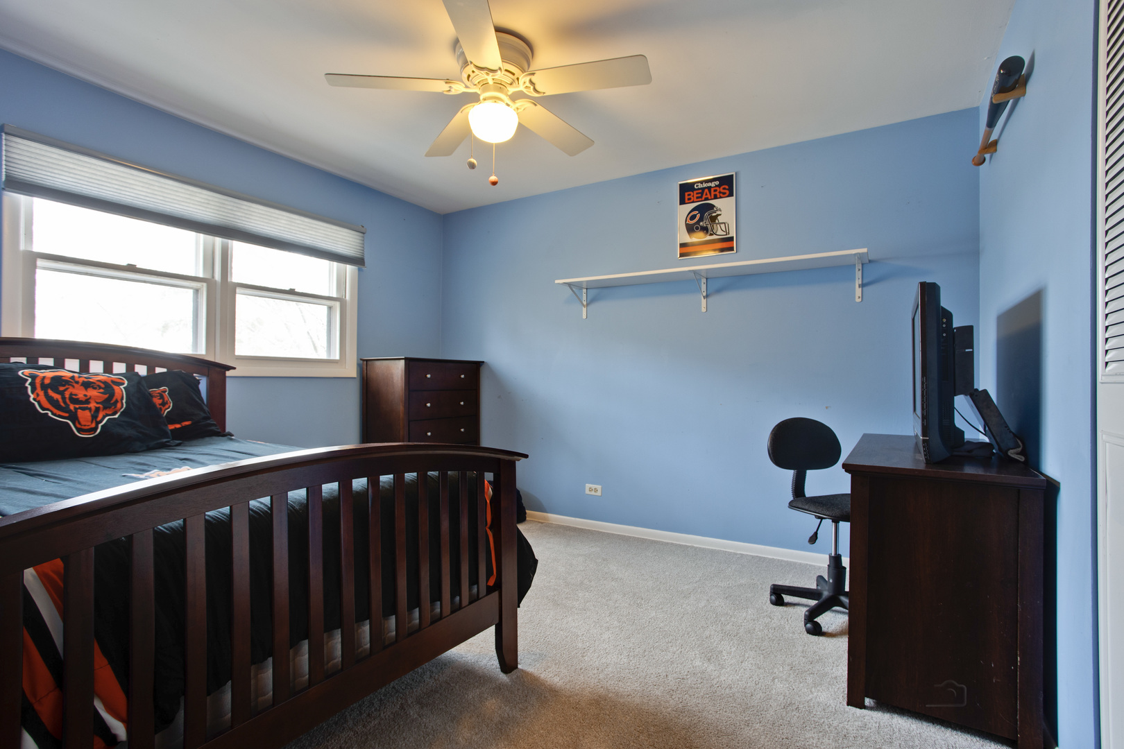 820 Freeman Road Hoffman Estates, IL 60192 - Photo 22 of 33 a bedroom with a bed and a window