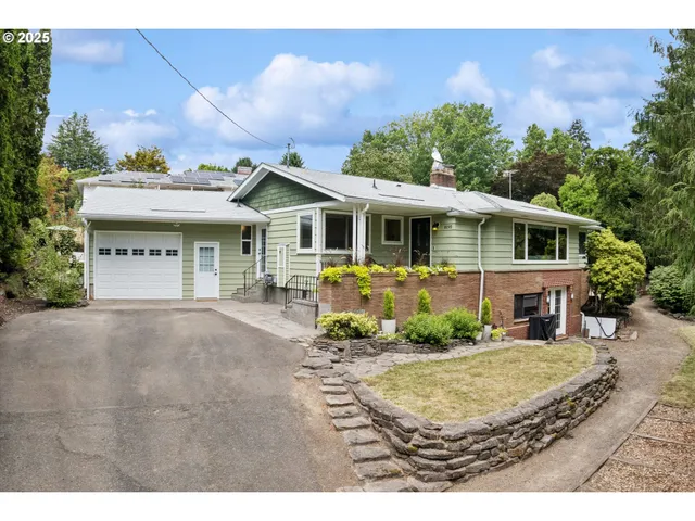 $699,900 | 8195 Southwest Canyon Lane, Portland, OR 97225