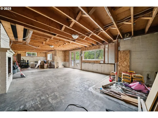 $699,900 | 8195 Southwest Canyon Lane, Portland, OR 97225