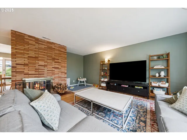 $699,900 | 8195 Southwest Canyon Lane, Portland, OR 97225