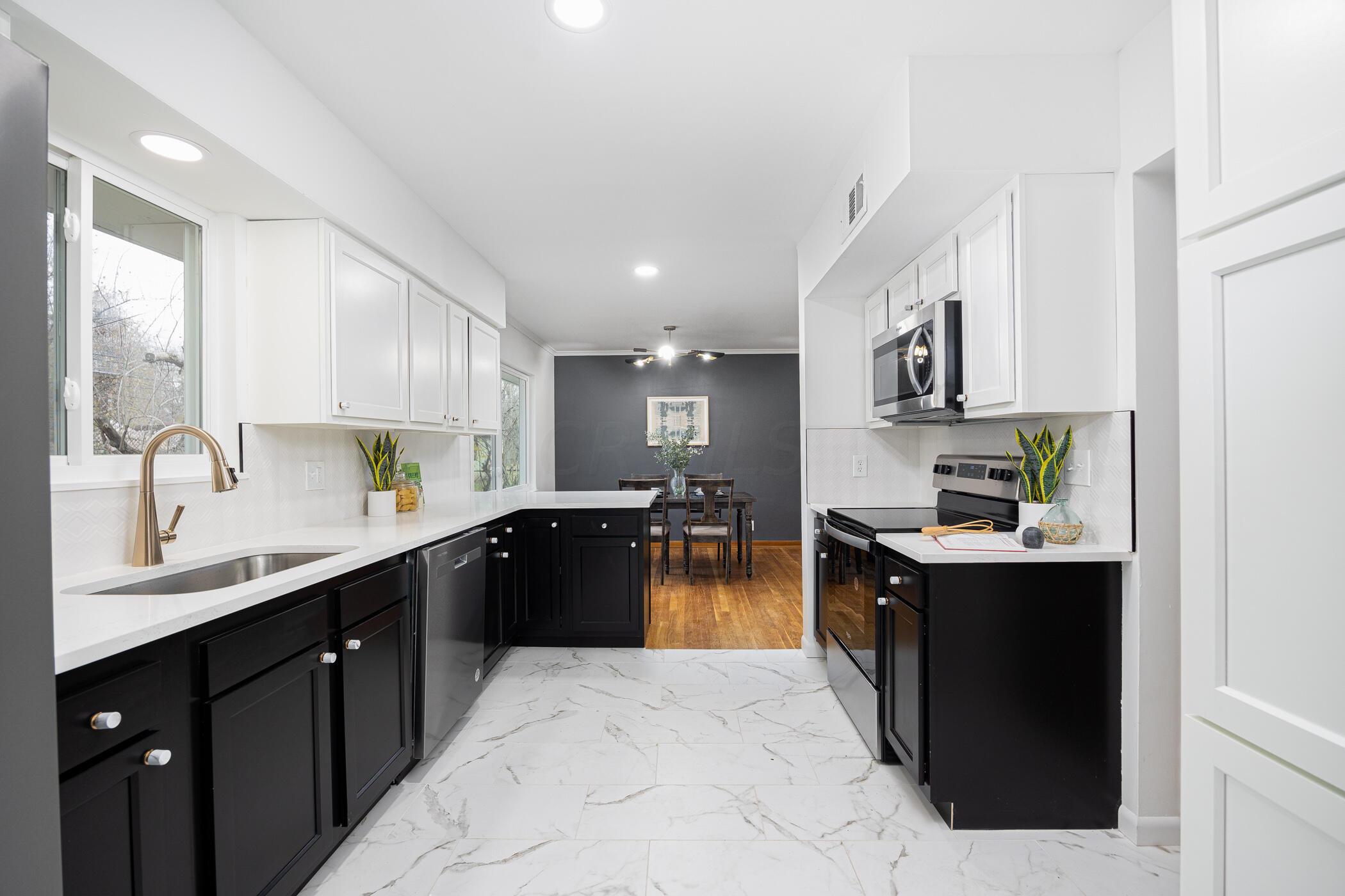 2864 Castlewood Road Columbus, OH 43209 - Photo 6 of 45 Kitchen