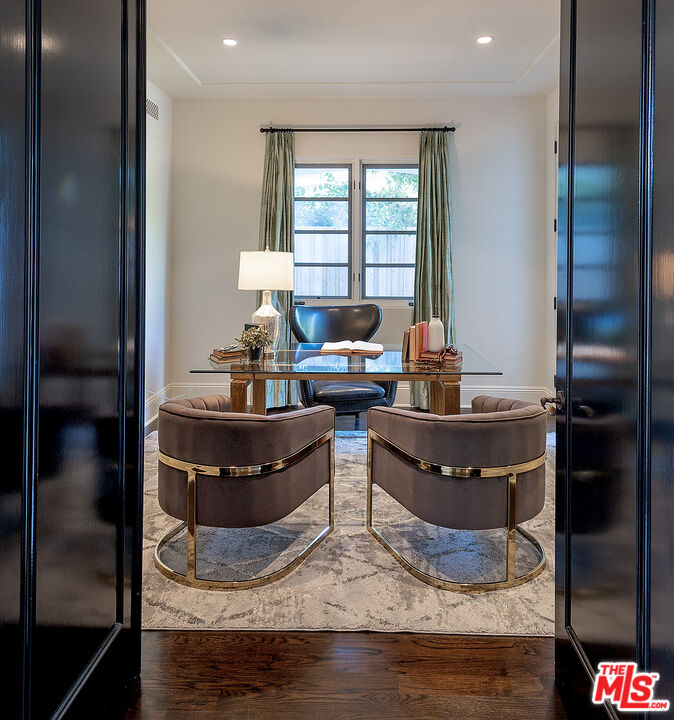 706 North Crescent Drive Beverly Hills, CA 90210 - Photo 20 of 34 a kitchen with a refrigerator and a stove