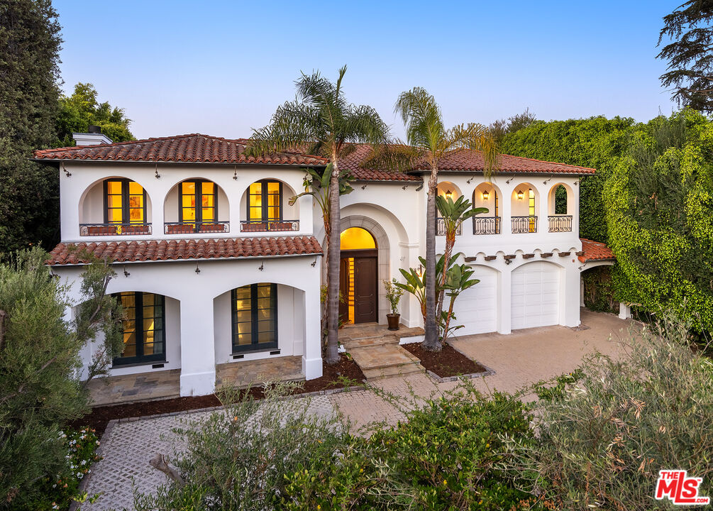 706 North Crescent Drive Beverly Hills, CA 90210 - Photo 4 of 34 a view of front a house with a garden