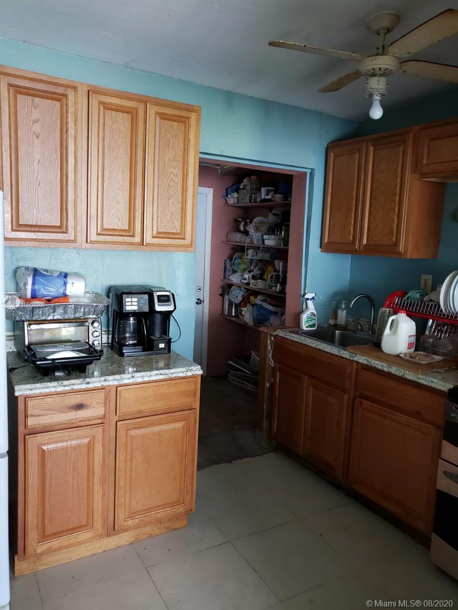 511 Brown Road Lantana, FL 33462 - Photo 7 of 26 Gallery Image 7