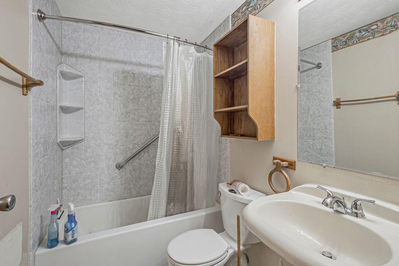 825 Eliots Oak Road Columbus, OH 43228 - Photo 18 of 29 FB 3