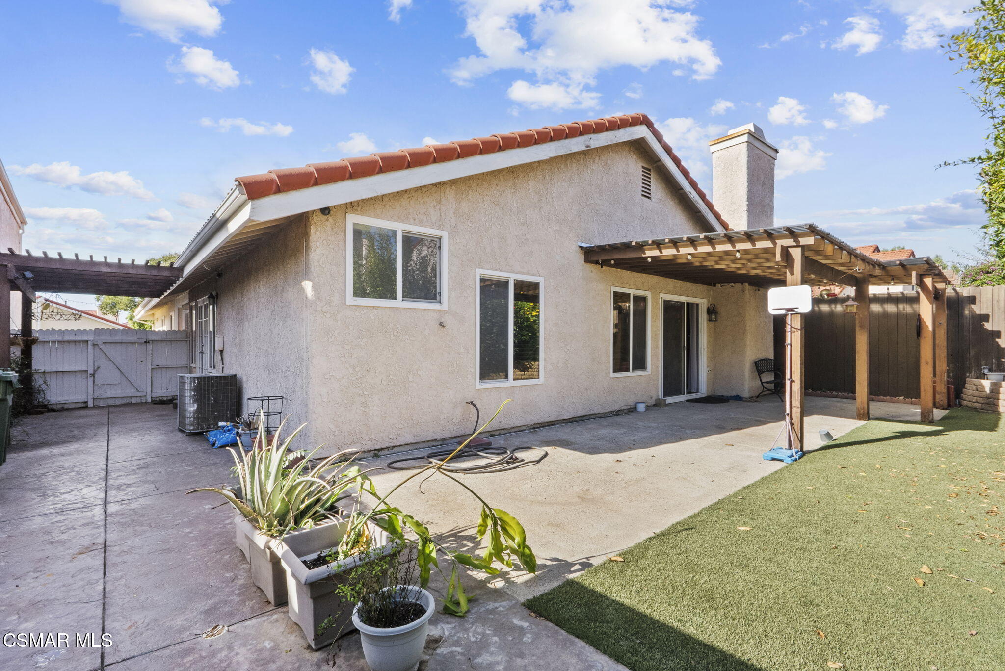 2508 Glenhurst Court Simi Valley, CA 93063 - Photo 33 of 41 a front view of a house with patio