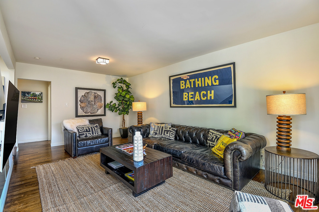 1102 Grant Avenue Venice, CA 90291 - Photo 13 of 29 a living room with furniture and a couch