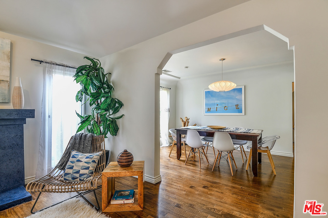 1102 Grant Avenue Venice, CA 90291 - Photo 6 of 29 a living room with furniture and a potted plant