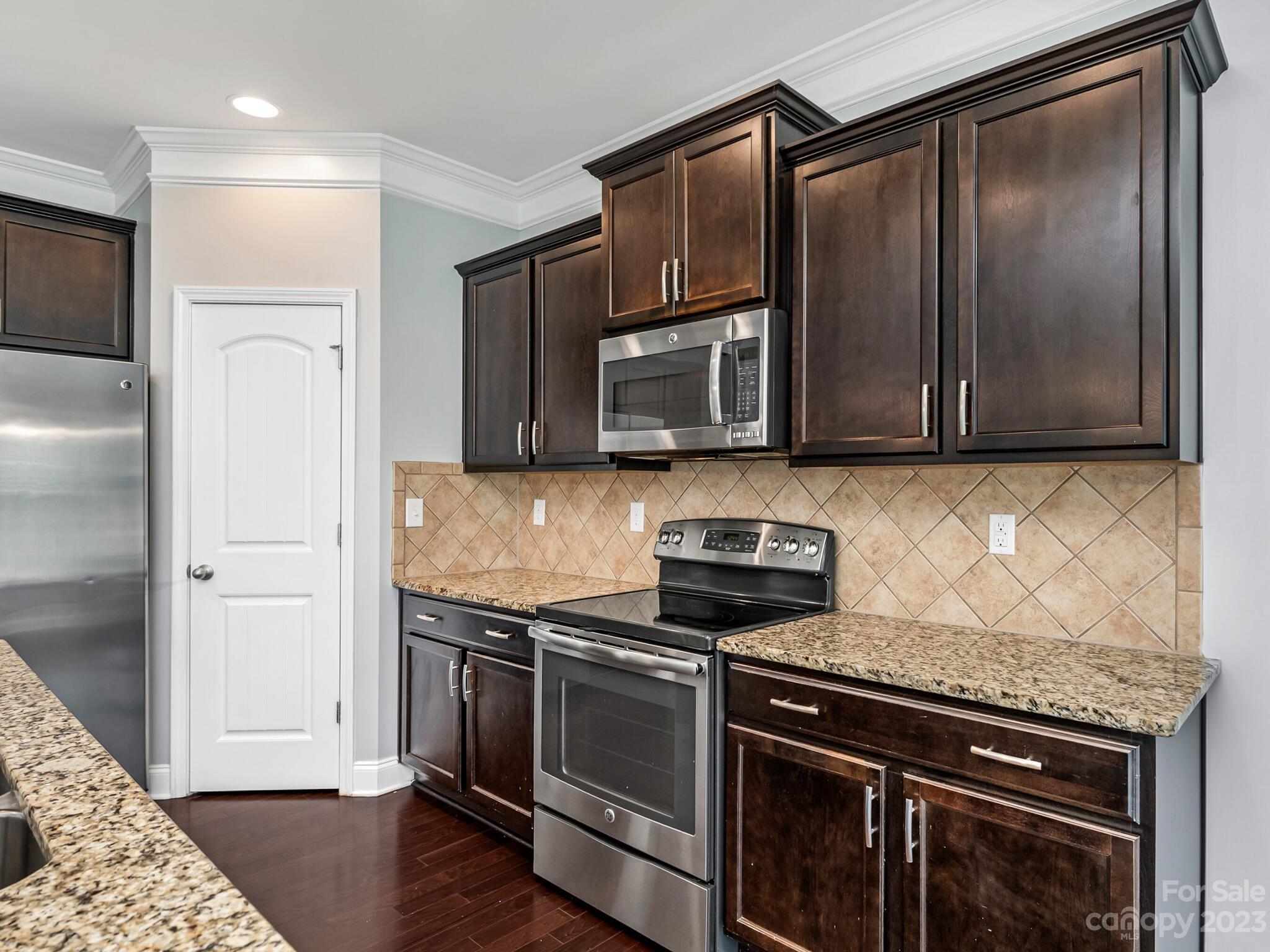 9222 Inverness Bay Road Charlotte, NC 28278 - Photo 5 of 27 Gallery Image 5