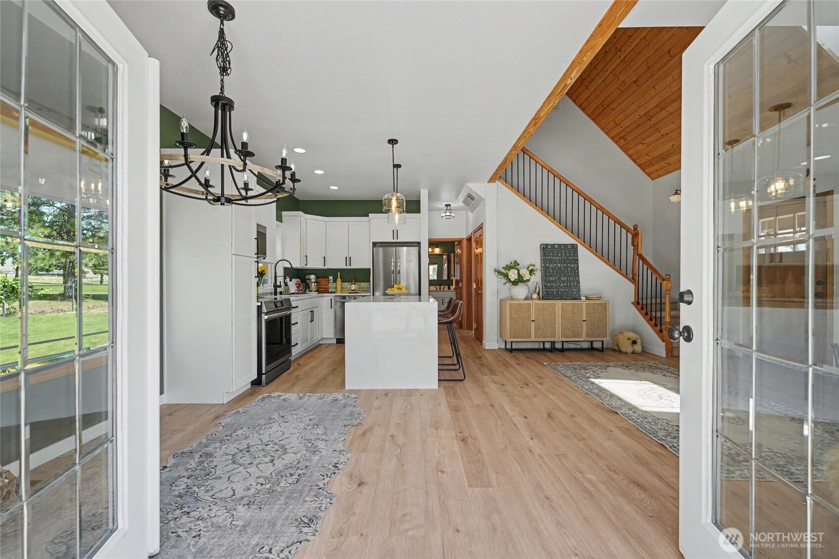 93 Golf Course Drive Pateros, WA 98846 - Photo 10 of 34 a view of a living room and entry way