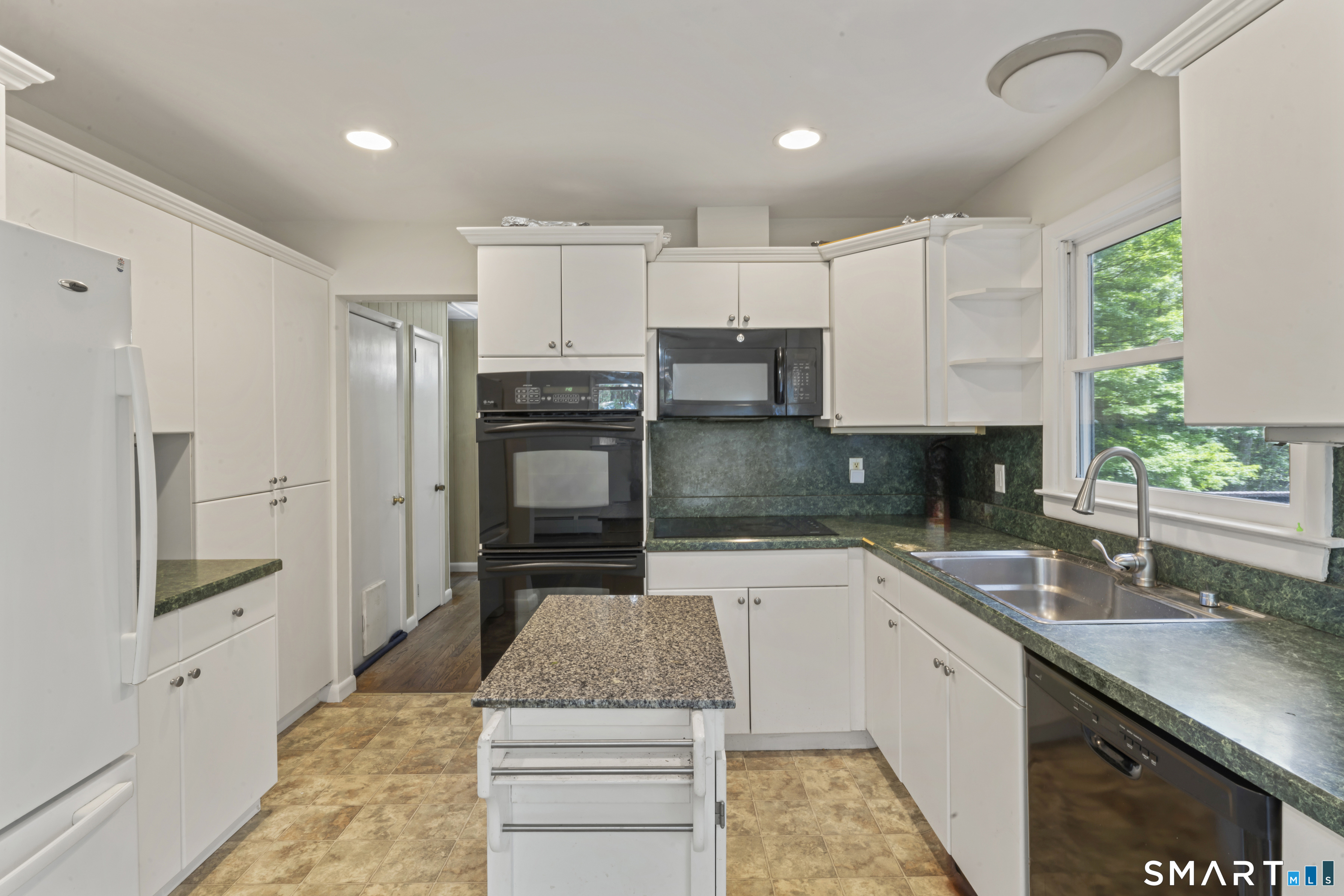 23 Windaway Road Bethel, CT 06801 - Photo 7 of 35