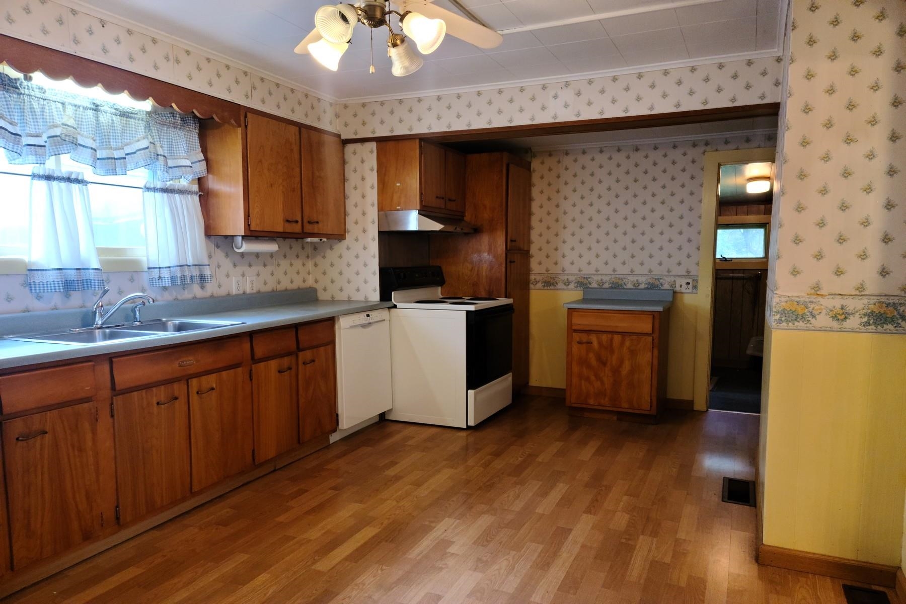 55 Baxter Street Rutland, VT 05701 - Photo 6 of 30