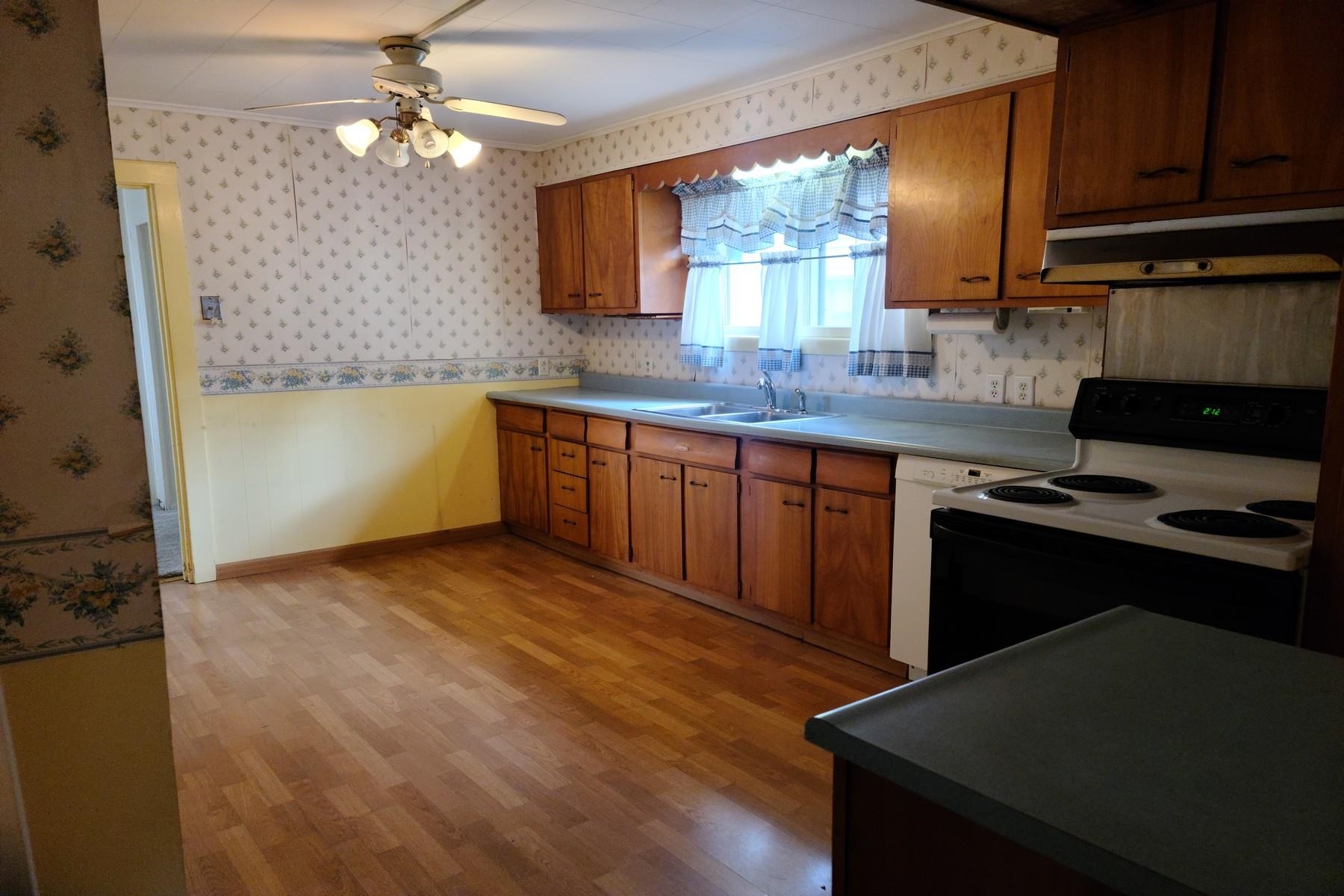 55 Baxter Street Rutland, VT 05701 - Photo 7 of 30