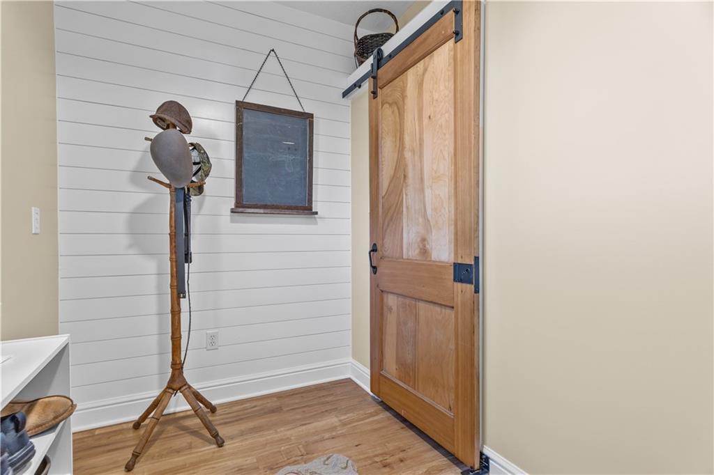 300 McCombs Road Venetia, PA 15367 - Photo 6 of 25 a view of entryway