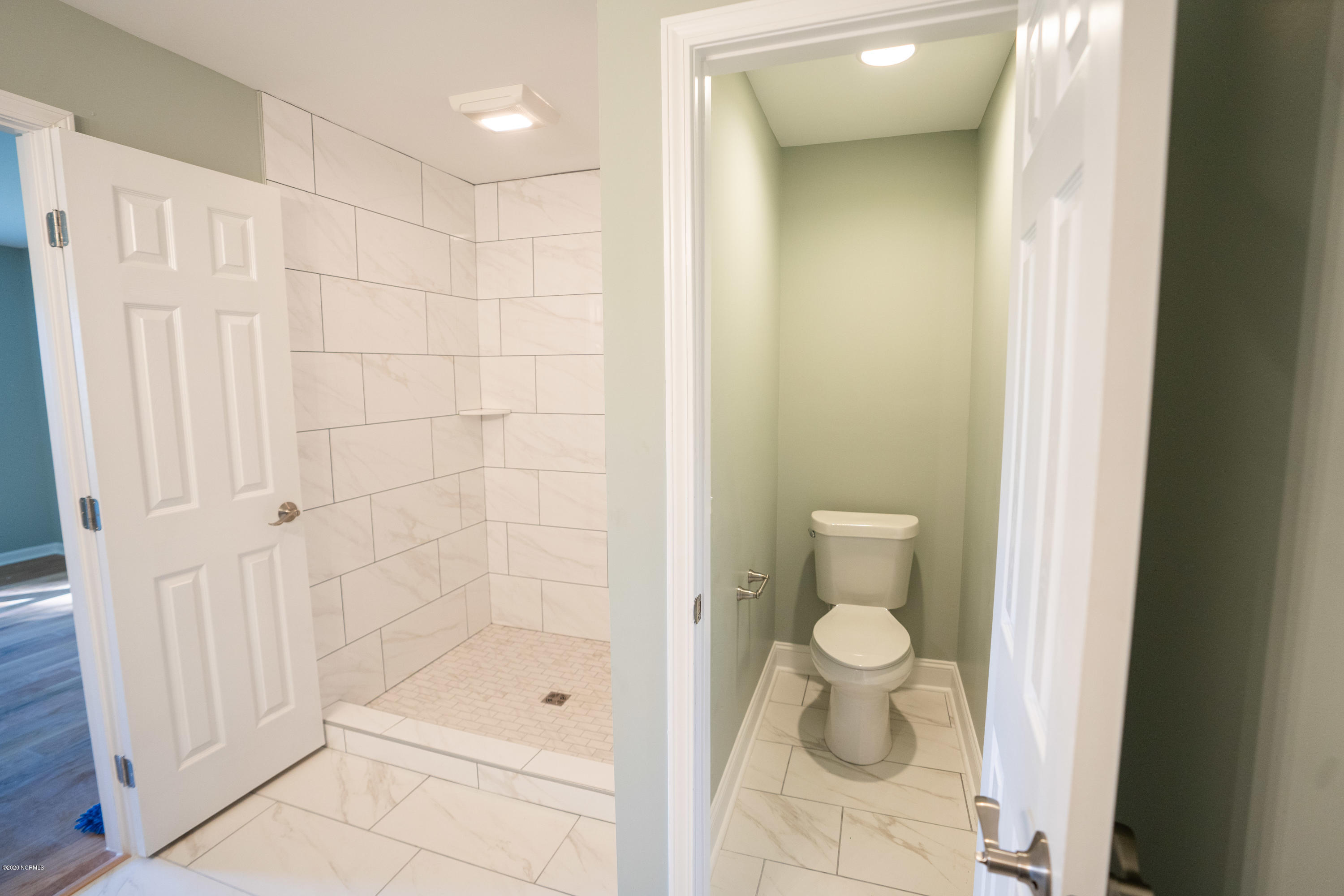 6309 Myrtle Grove Road Wilmington, NC 28409 - Photo 23 of 39 master bathroom 2