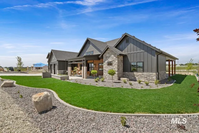 $1,699,900 | 3 Singing Spgs Way, Garden Valley, ID 83622