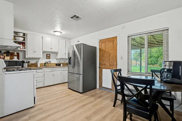 $299,900 | 1038 West Cortland Avenue, Fresno, CA 93705