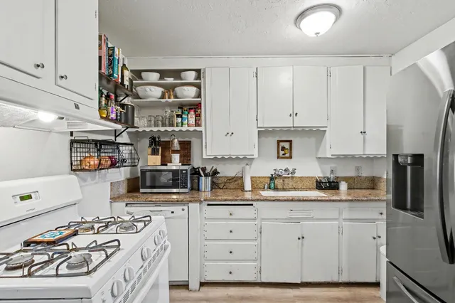 $299,900 | 1038 West Cortland Avenue, Fresno, CA 93705