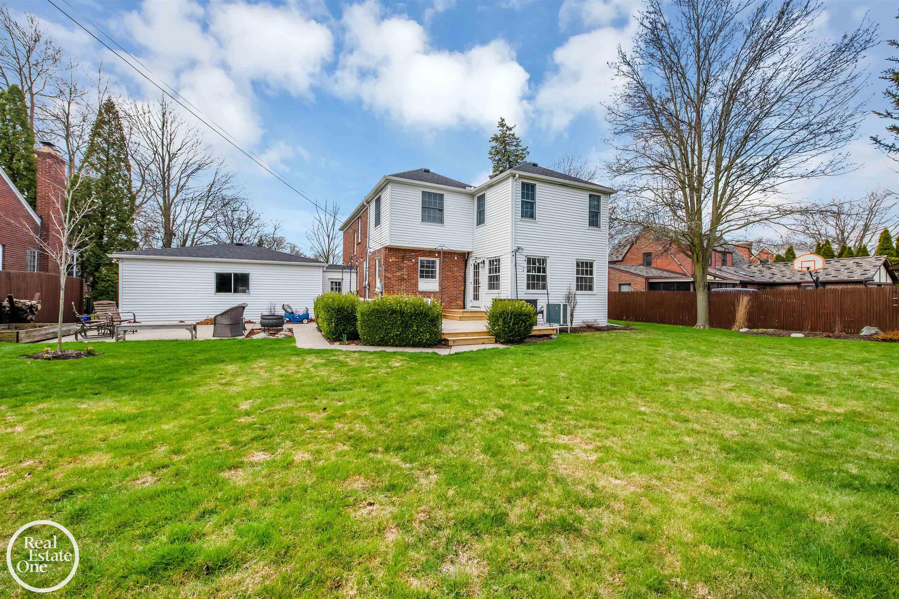 692 Hawthorne Road Grosse Pointe Woods, MI 48236 - Photo 30 of 33