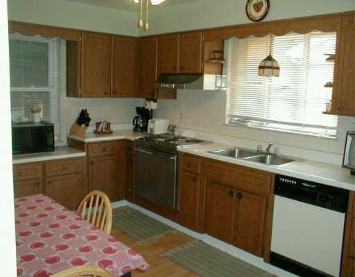751 Cubbage Street Carnegie, PA 15106 - Photo 5 of 8 Kitchen.
