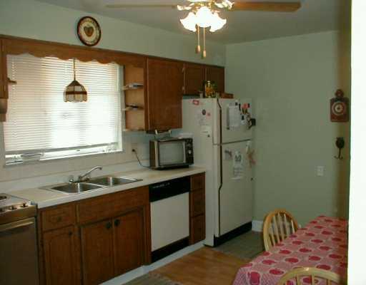 751 Cubbage Street Carnegie, PA 15106 - Photo 6 of 8 Kitchen.