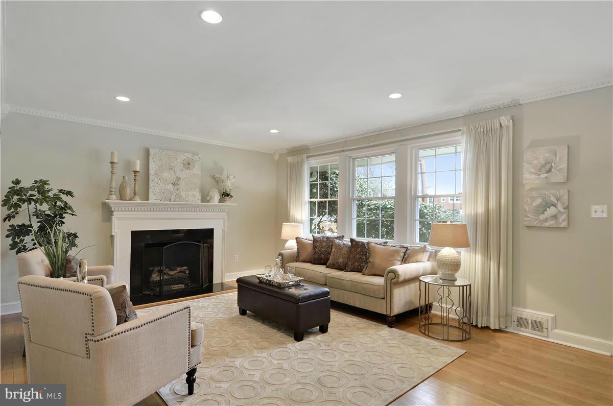 4412 Saul Road Kensington, MD 20895 - Photo 3 of 30 Living Room