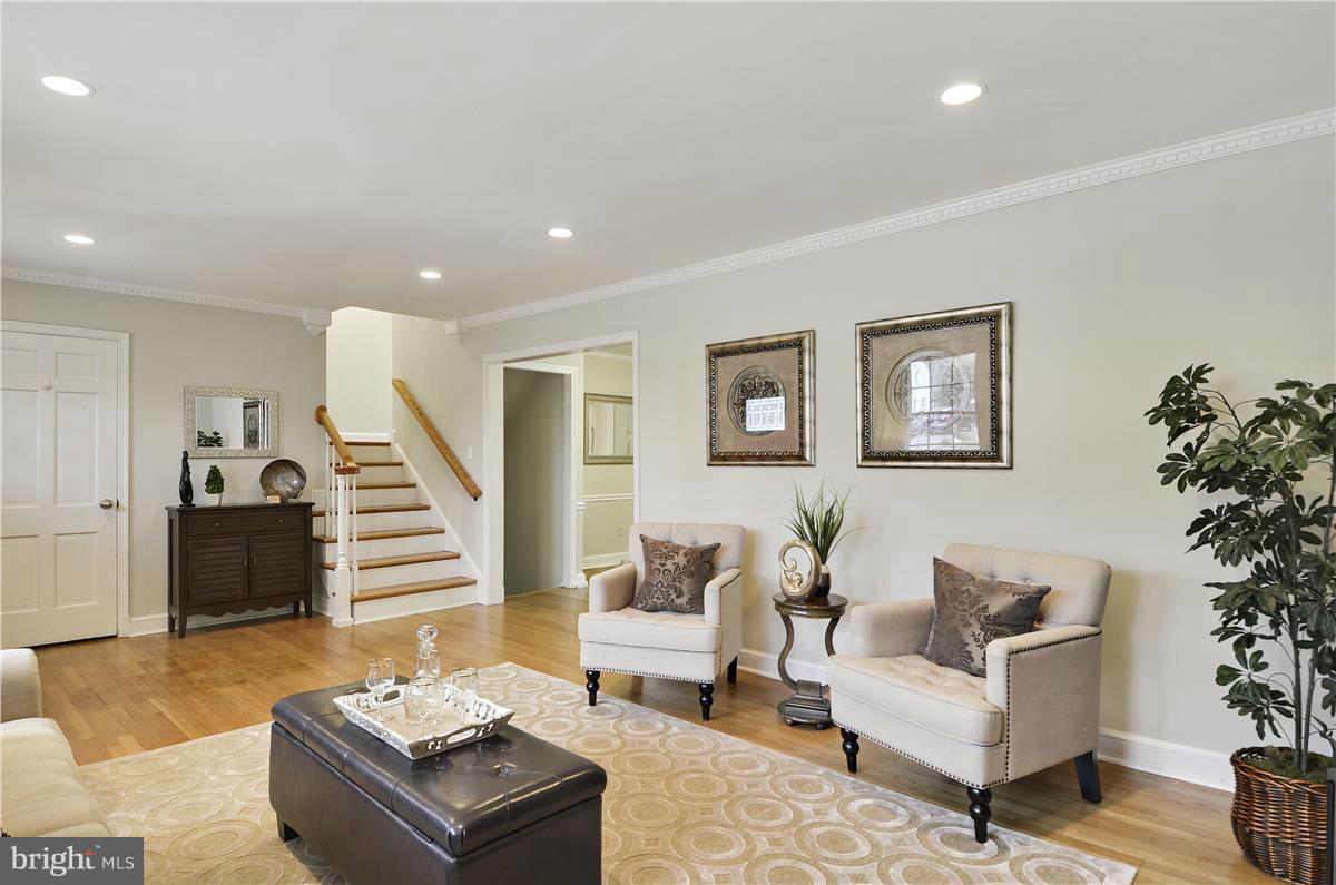 4412 Saul Road Kensington, MD 20895 - Photo 4 of 30 Living Room