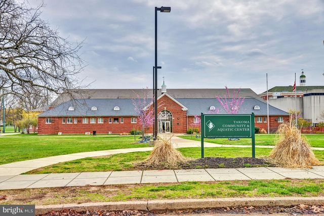 a view of a tennis court