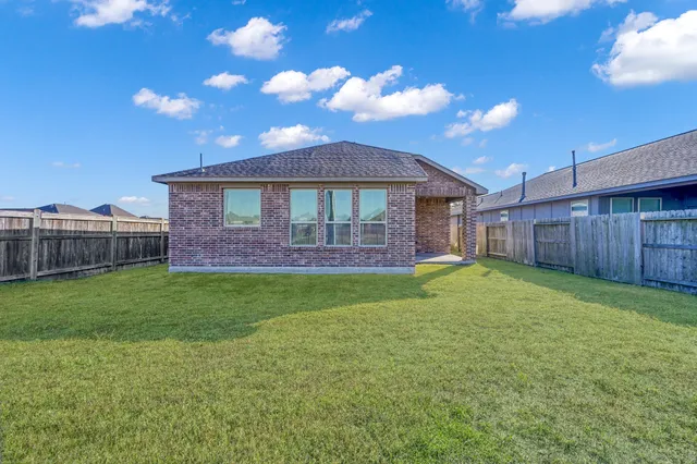 a view of a house with a backyard