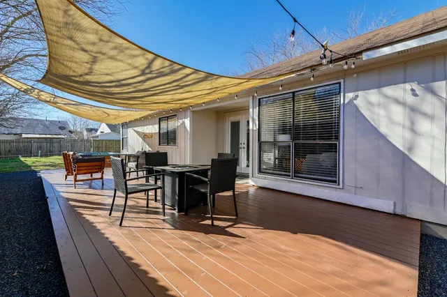 $1,900 | 1201 East Logan Street, Round Rock, TX 78664