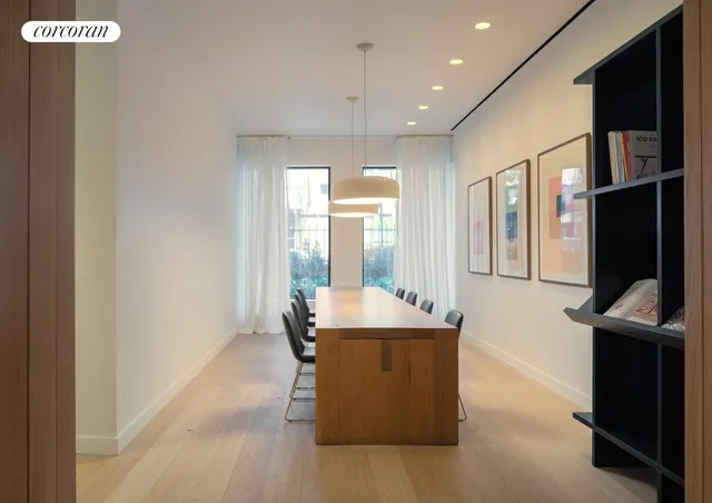 $925,000 | 234 East 46th Street, Unit 401 | Midtown East