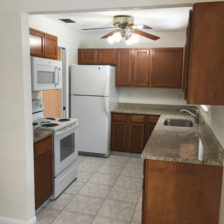 1918 Southeast Monroe Street Stuart, FL 34997 - Photo 6 of 6 6-IMG_3282(1)