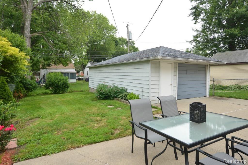1434 Oakley Road Clawson, MI 48017 - Photo 21 of 23 22_7L8F8N_still_bkyd.jpg